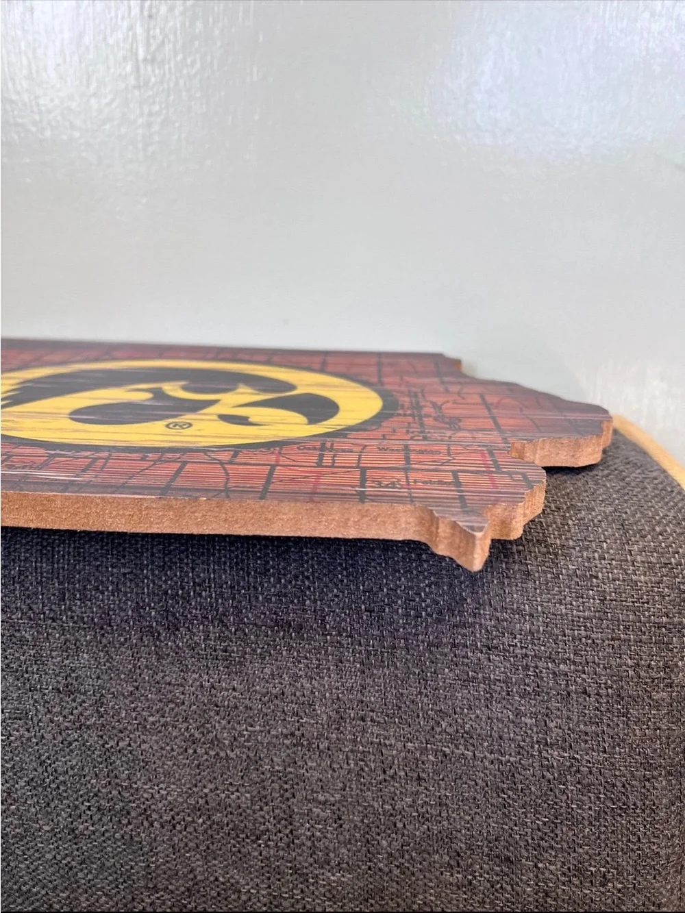 Iowa Hawkeyes Distressed State Map Sign NCAA College Sports Fan Wooden New